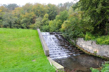 Gatcombe waterfall Gatcombe Lake